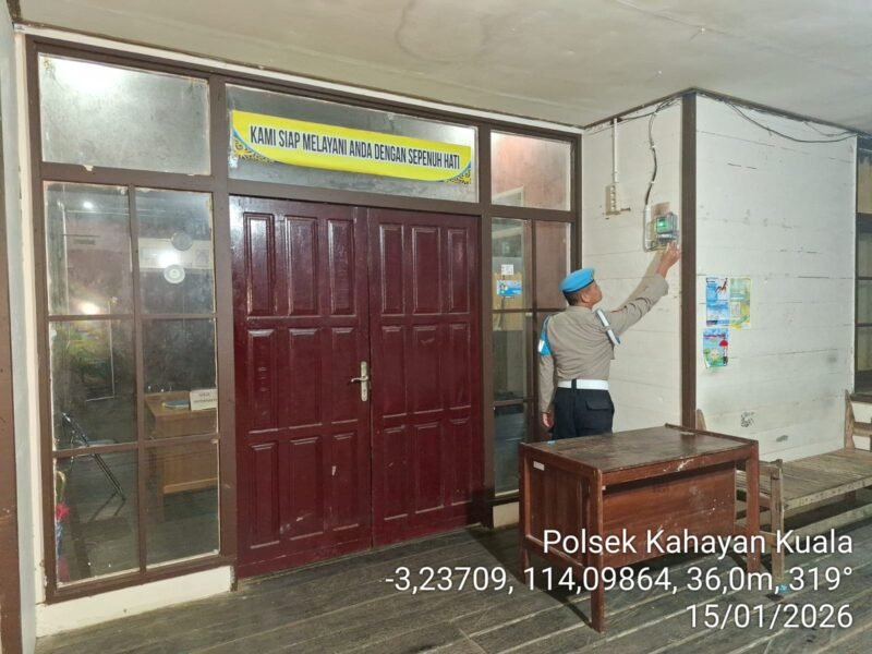 Rutinitas Personil Polsek Kahayan Kuala melaksanakan kegiatan Patroli Kamtibmas pada malam hari guna cegah terjadinya bahaya tindak kejahatan