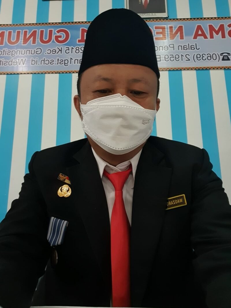 Foto kepala BKPSDM Kab. Nias selatan (WAOZARO HULU, S.Pd., S.I.P)
