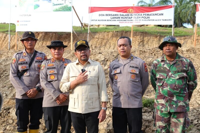 Foto: Kepala Staf Kepresidenan RI Berikan Apresiasi kepada Polri atas Pembangunan Hunian Tetap di Aceh Tamiang