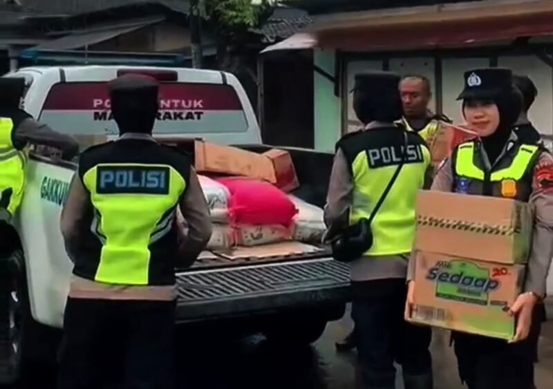Foto: Polri Perkuat Penanganan Banjir di Pati, Kudus, dan Demak, Fokus Alih Arus, Layanan Psikologis, Kesehatan, dan Logistik