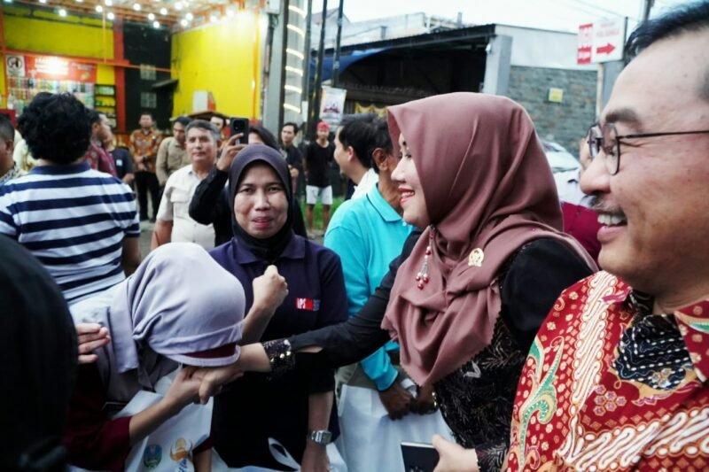 Foto: Cantik, Humanis, dan Tak Berjarak: Senator Jawa Timur Lia Istifhama Konsisten “Mudun Ngisor”
