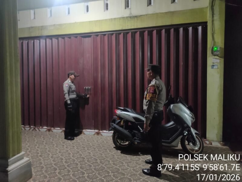 Personil Polsek Maliku Laksanakan Patroli Malam dengan Sasaran Pemukiman dan Pertokoan