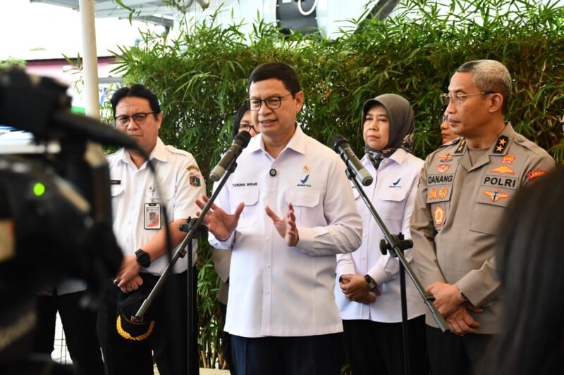 Foto: Kepala Badan Pengawas Obat dan Makanan (BPOM) Republik Indonesia, Prof. dr. Taruna Ikrar, M.Biomed., Ph.D., memberikan apresiasi tinggi terhadap penerapan standar keamanan pangan di Satuan Pelayanan Pemenuhan Gizi (SPPG) Polri. Hal tersebut disampaikan saat melakukan kunjungan dan pengecekan langsung terhadap proses pengolahan makanan bergizi gratis yang disiapkan di dapur SPPG Polri Cipinang.