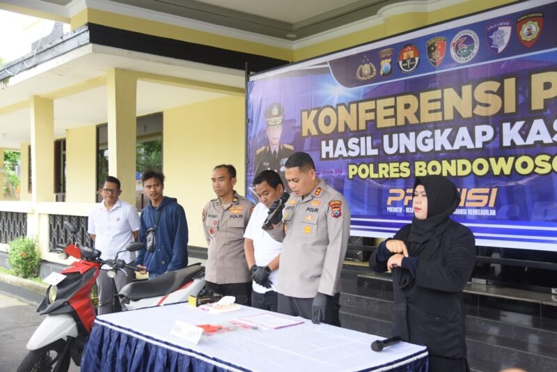 Foto: Gerak cepat Polres Bondowoso Polda Jawa Timur (Jatim) menindaklanjuti laporan dugaan pencurian kendaraan bermotor (curanmor), akhirnya berhasil mengungkap dan mengamankan para terduga pelaku.