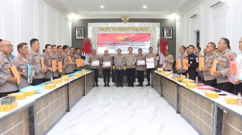 Foto: Polres Tegal melaksanakan kegiatan Penandatanganan Pakta Integritas dan Perjanjian Kinerja Tahun 2026 yang bertempat di Aula Gedung Tantya Sudhirajati Polres Tegal, Kamis (22/01/2026) pukul 09.30 hingga 11.30 WIB.