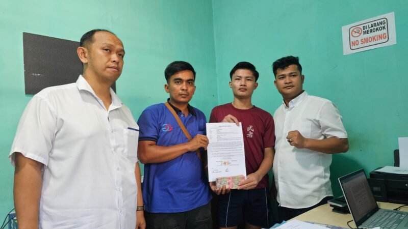 Foto: klarifikasi bahwa perkara tersebut telah diselesaikan secara kekeluargaan melalui mekanisme perdamaian kedua belah pihak. Penyelesaian perkara dilakukan melalui proses restorative justice bertempat di Unit Lantas Polsek Medan Tembung, ( 22/01/2026 ) Yang difasilitasi langsung oleh Penyidik Unit Lantas Polsek Medan Tembung, Aiptu P. Simbolon, selaku penyidik yang menangani kasus dimaksud.