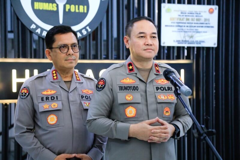 Kepolisian Negara Republik Indonesia (Polri) kembali melaksanakan mutasi jabatan terhadap perwira tinggi (Pati) dan perwira menengah (Pamen) pada Januari 2026. Total terdapat 85 personel yang mengalami mutasi berdasarkan dua Surat Telegram Kapolri. (FOTO)