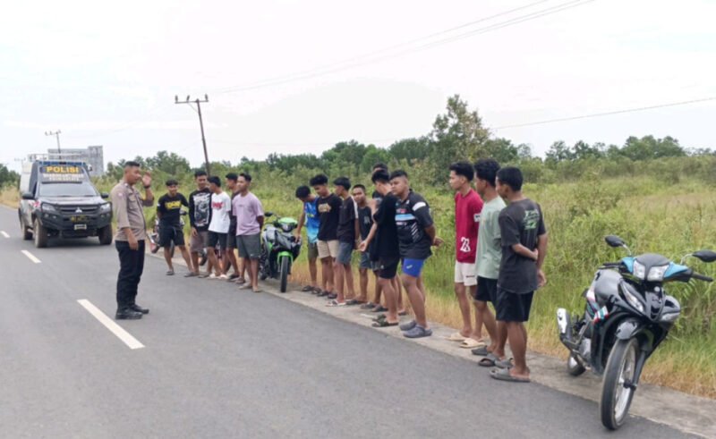 Cegah Balap Liar, Bhabinkamtibmas Polsek Pandih Batu Intensifkan Patroli Dialogis