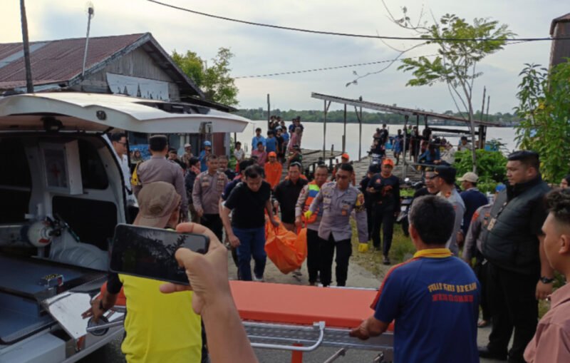 Respons Cepat: Jasad Lansia Mengapung di Sungai Kahayan Dievakuasi Tim Gabungan Polres Pulpis