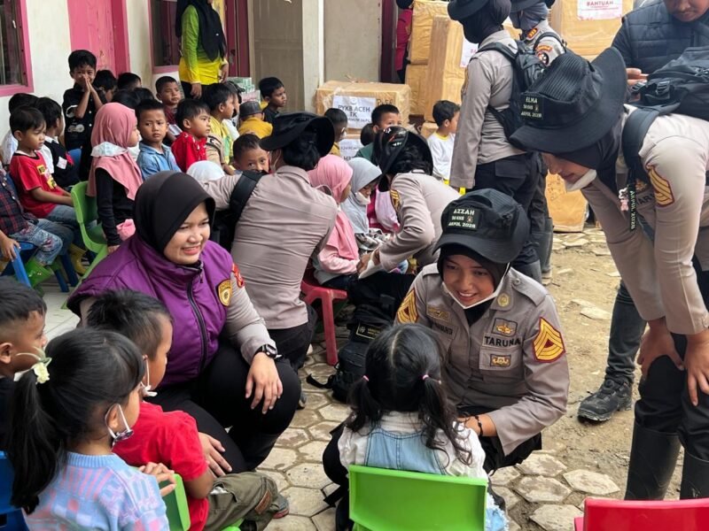 Foto: Datang untuk Mengabdi, Hadir untuk Menyembuhkan: 9 Taruna Akpol dan SSDM Polri Laksanakan Trauma Healing Perdana di Aceh Tamiang