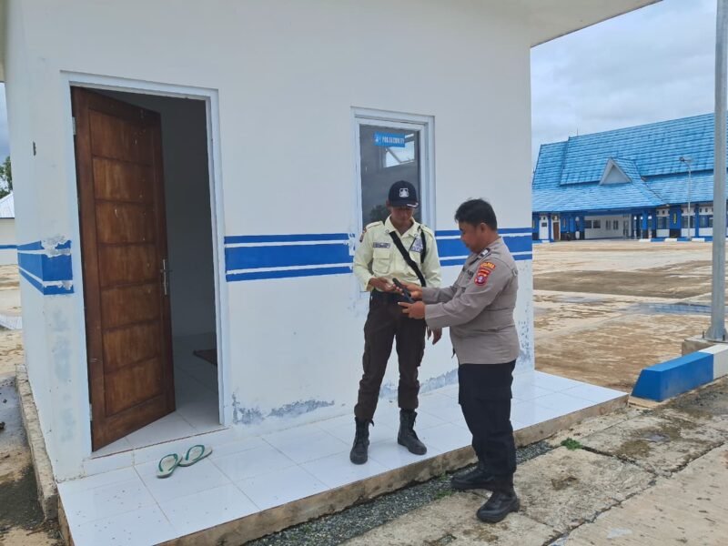 Kanit Binkamsa Polres Pulang Pisau Laksanakan Pengecekan Satpam di Pelabuhan Bahaur, Kecamatan Kahayan Kuala