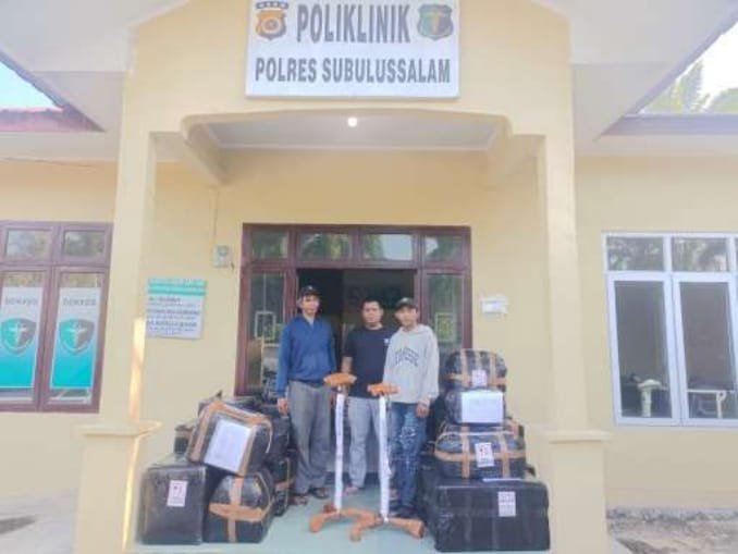 Foto: Polri Salurkan Bantuan Obat, BMHP, dan Vaksin Tetanus ke Jajaran Wilayah Barat Aceh