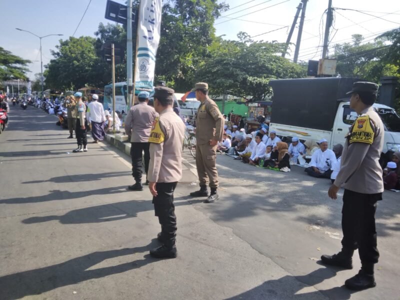 Foto: Pengamanan Ketat Polres Tanjung Perak, Haul Akbar Ponpes Al-Fitrah Surabaya Berjalan Aman dan Khidmat