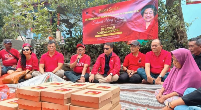 Foto ist : Ketua DPP PDIP Ahmad Basarah, Ketua DPC PDIP Batu Saifudin Zuhri, dan Jajaran Pengurus serta anggota