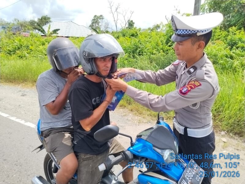 Satlantas Polres Pulang Pisau Sosialisasi Penggunaan Helm dengan Benar