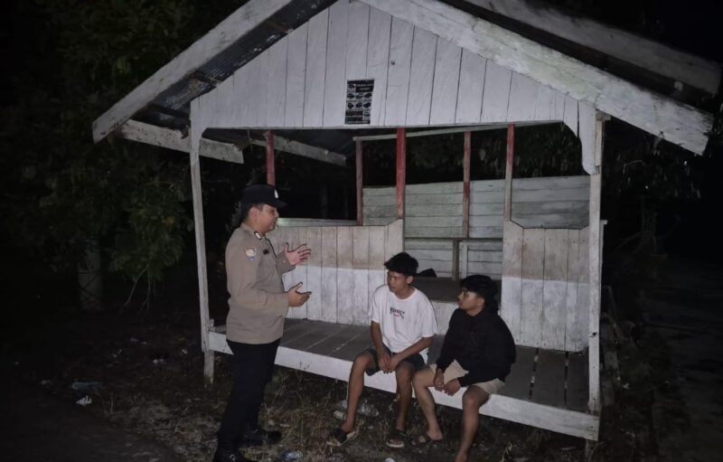 KANIT BINKAMSA POLRES PULANG PISAU LAKUKAN PENGECEKAN POS KAMLING DI DESA