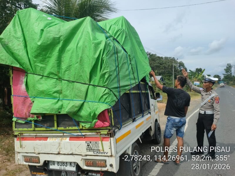 Satlantas Polres Pulang Pisau Beri Teguran Humanis kepada Pengemudi Truk Overload