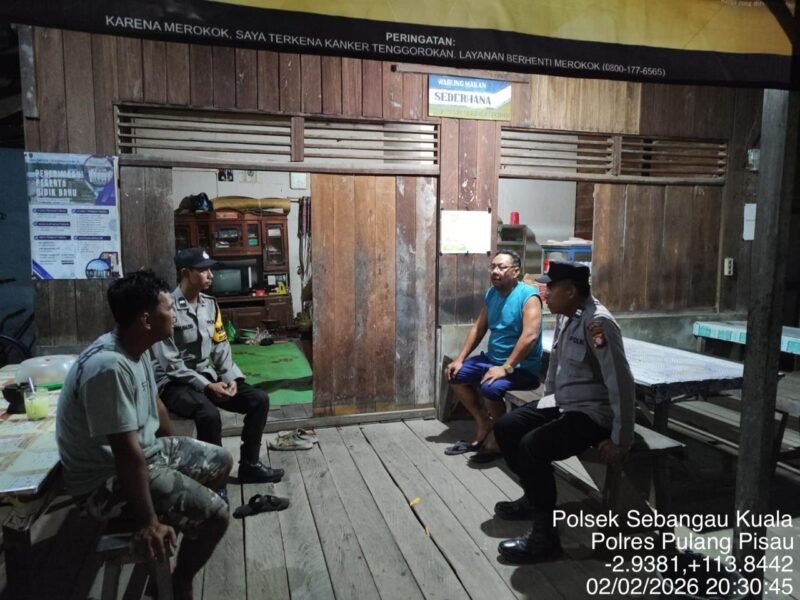 Bhabinkamtibmas sambang Pos Kamling dan memberikan himbauan kamtibmas petugas jaga