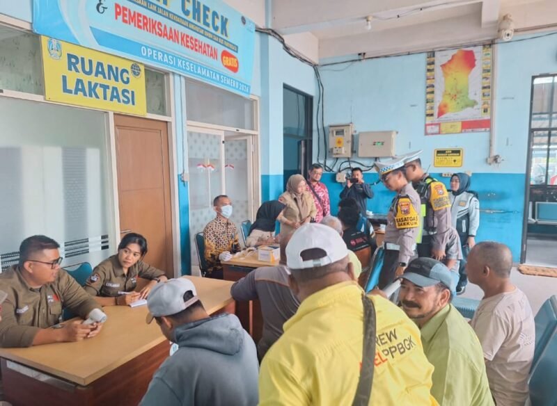 Foto ist: Satlantas dan Lintas Sektor Laksanakan OPS Rump Chek di Terminal Batu.