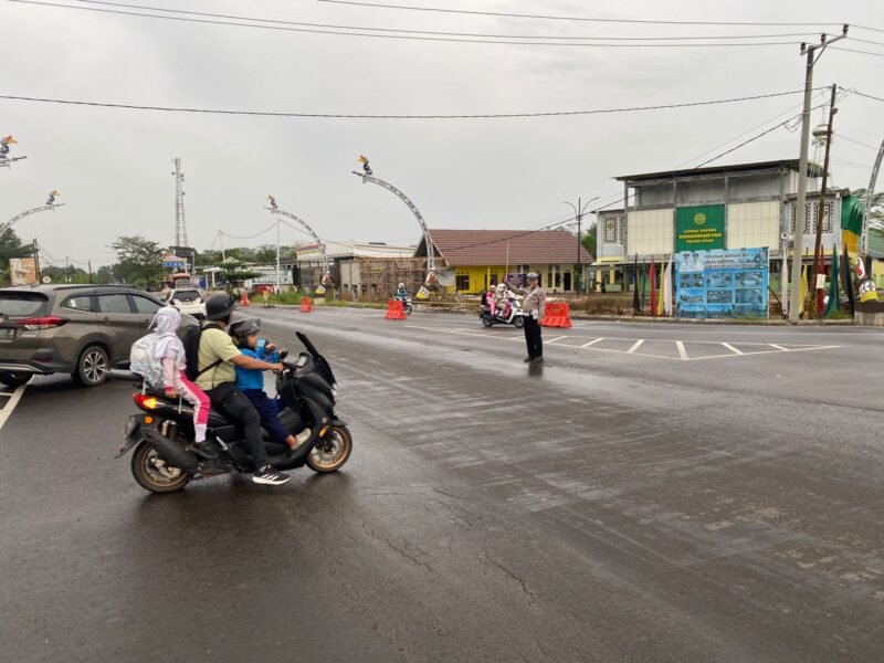 Wujud Pelayanan Masyarakat di Pagi Hari, Personil Satlantas Polres Pulang Pisau Laksanakan Pengaturan