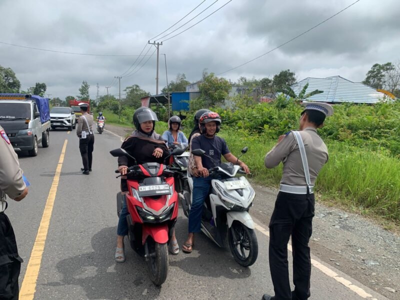 Satlantas Polres Pulang Pisau Gelar Himbauan Keselamatan Berkendara Hari Ke-5 Secara Humanis
