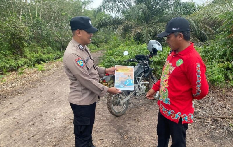 Personel Satbinmas Polres Pulang Pisau Tingkatkan Sosialisasi Layanan Call Center 110 dan Aplikasi Pengaduan
