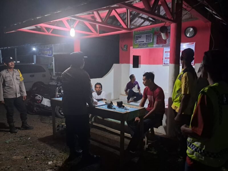 KANIT BINKAMSA POLRES PULANG PISAU LAKUKAN PENGECEKAN POS KAMLING DI DESA