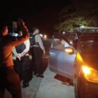 Tak Beri Ruang Pelaku Kejahatan, Polsek Banama Tingang Razia Kendaraan Hingga Larut Malam