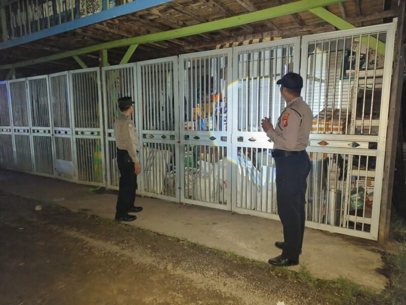 Personil Polsek Maliku Laksanakan Patroli Malam dengan Sasaran Pemukiman dan Pertokoan