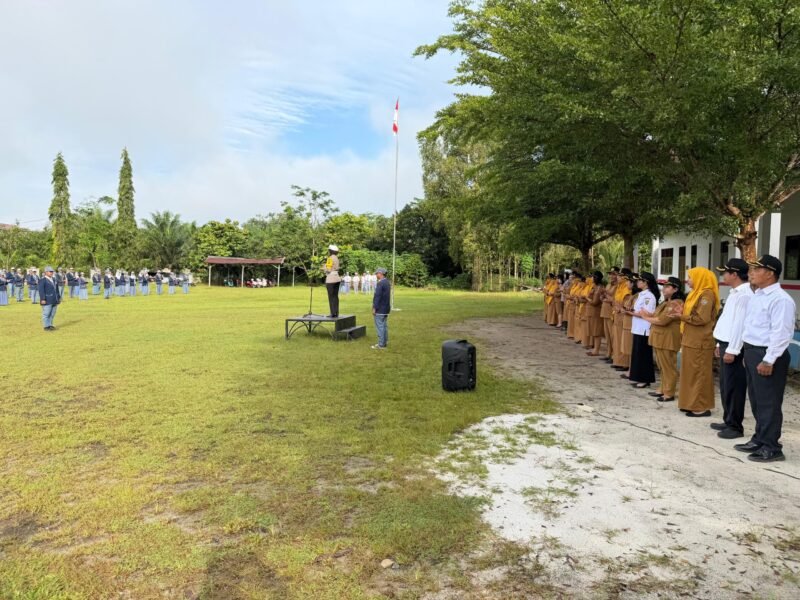 Kasatlantas Polres Pulang Pisau Pimpin Upacara di SMAN 2 Pulang Pisau, Sosialisasikan Ops Keselamatan Telabang 2026