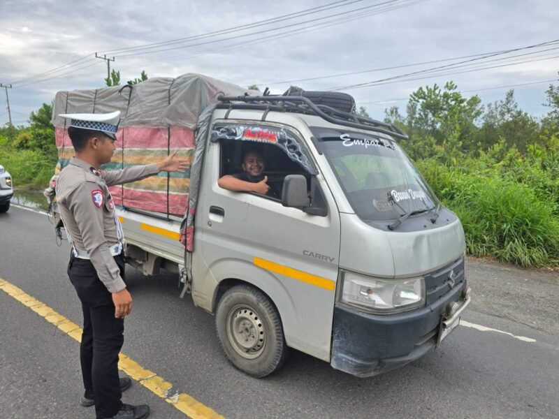 Satlantas Pulang Pisau Tegur Pengemudi Tanpa Sabuk Pengaman