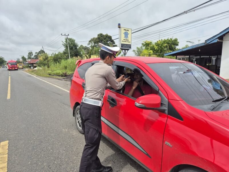 Teguran Kepada Pengemudi Tidak Menggunakan Sabuk Pengaman