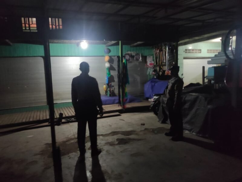 Berikan Rasa Aman, Polsek Maliku Patroli Malam ke Daerah Pemukiman Warga