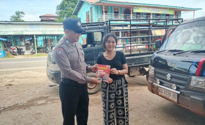 Sampaikan Pesan Kamtibmas Oleh personil Polsek Maliku Kepada Warga