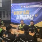 Satlantas Polresta Sidoarjo dan ojol Sahur RED BiB. Foto: Istimewa