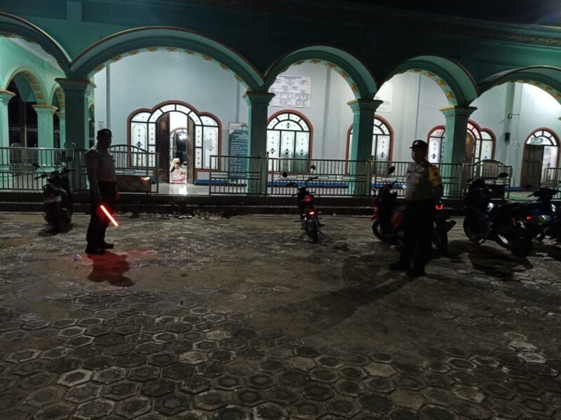 Personil Polsek Maliku Laksanakan Patroli Malam dengan Sasaran Pemukiman dan Pertokoan
