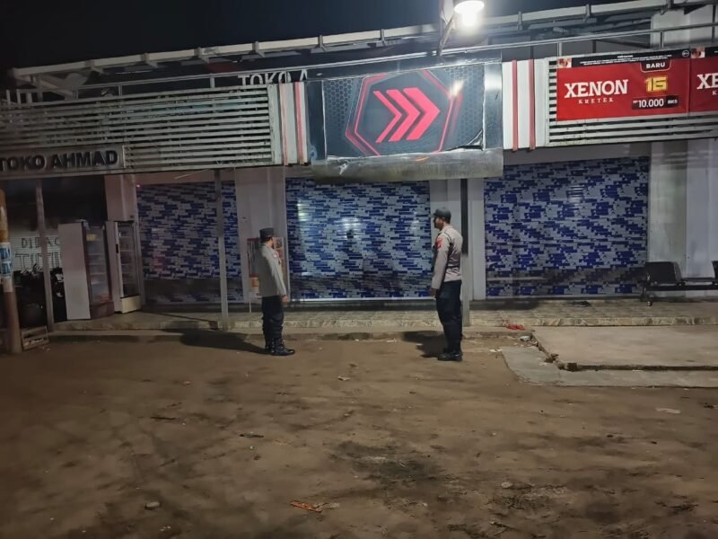 Berikan Rasa Aman, Polsek Maliku Patroli Malam ke Daerah Pemukiman Warga