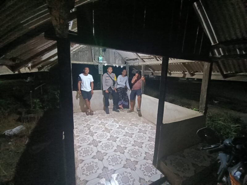 KANIT BINKAMSA POLRES PULANG PISAU LAKUKAN PENGECEKAN POS KAMLING DI DESA