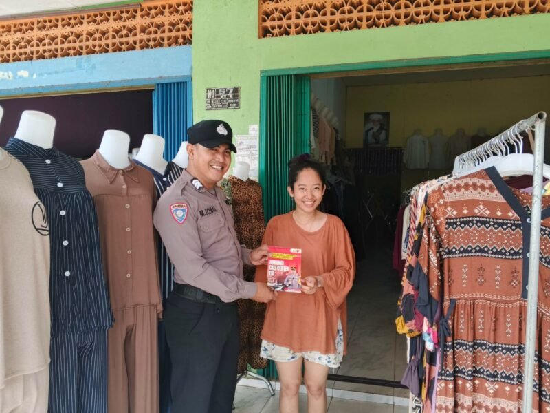 Personel Satbinmas Polres Pulang Pisau Tingkatkan Sosialisasi Layanan Call Center 110 dan Aplikasi Pengaduan