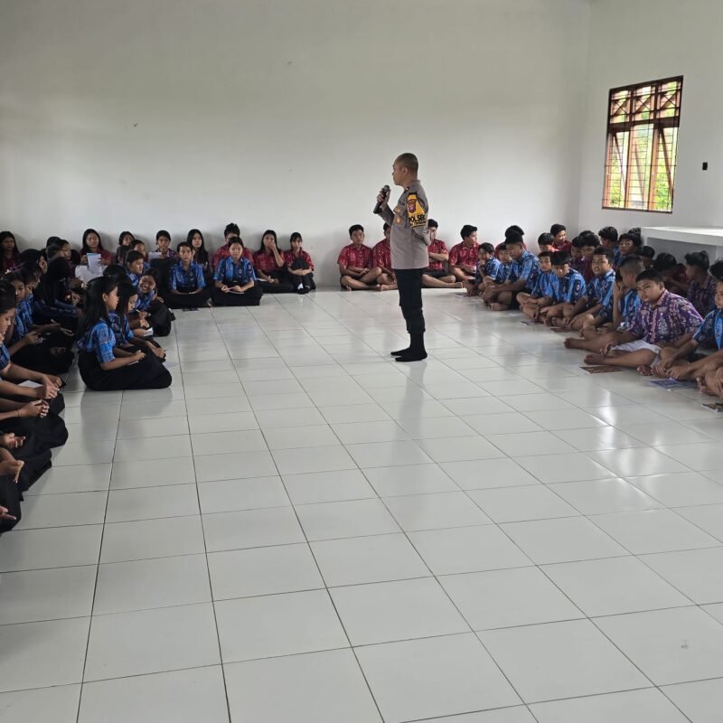 Bangun Generasi Berkarakter, Polisi Sambangi SMP N 1 Atap Banama Tingang