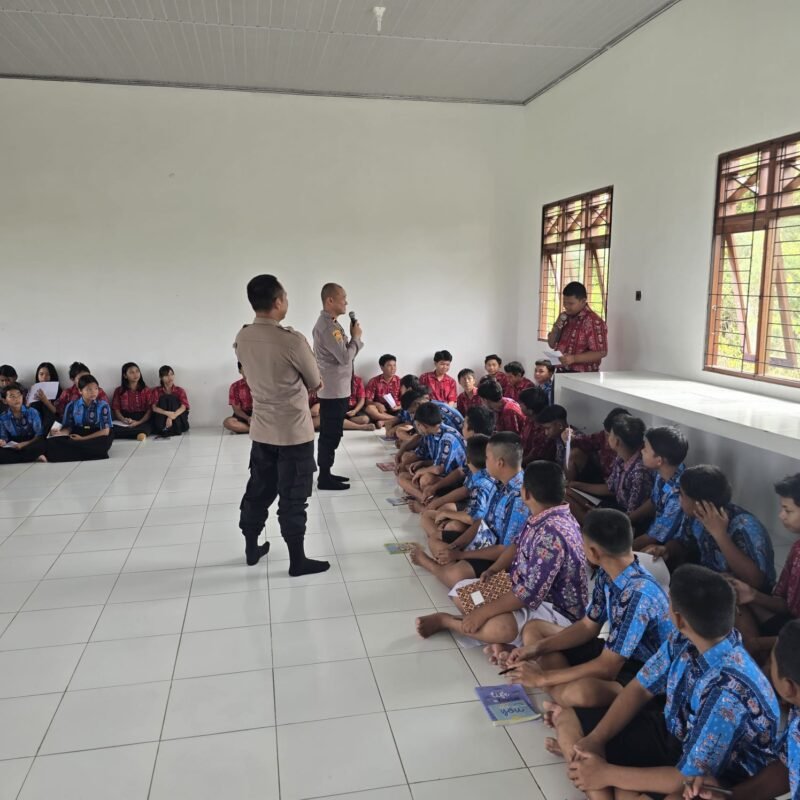 Kapolsek Banama Tingang Pimpin Langsung Police Goes To School, Edukasi Bahaya Kenakalan Remaja