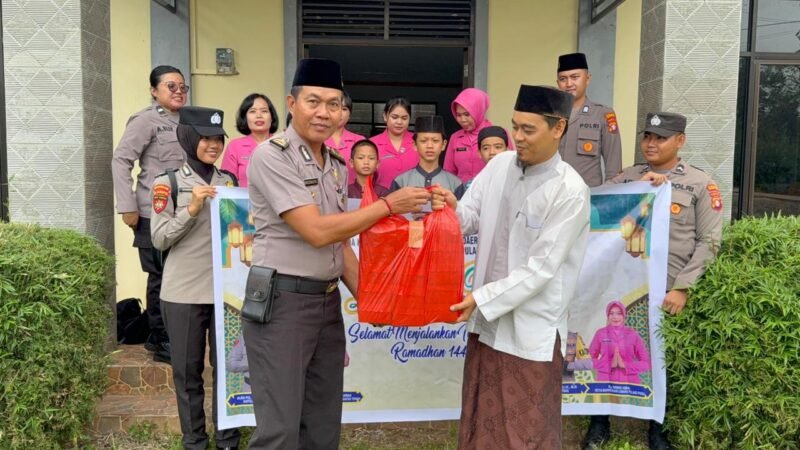 Tak Sekadar Berbagi, Polres Pulang Pisau Sisipkan Pesan Keamanan Saat Tebar Takjil Ramadhan