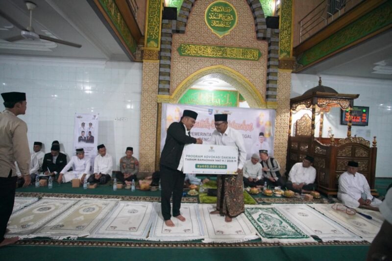 Tarawih Keliling di Bumijawa, Bupati Tegal Perkuat Silaturahmi dan Tegaskan Komitmen Pembangunan