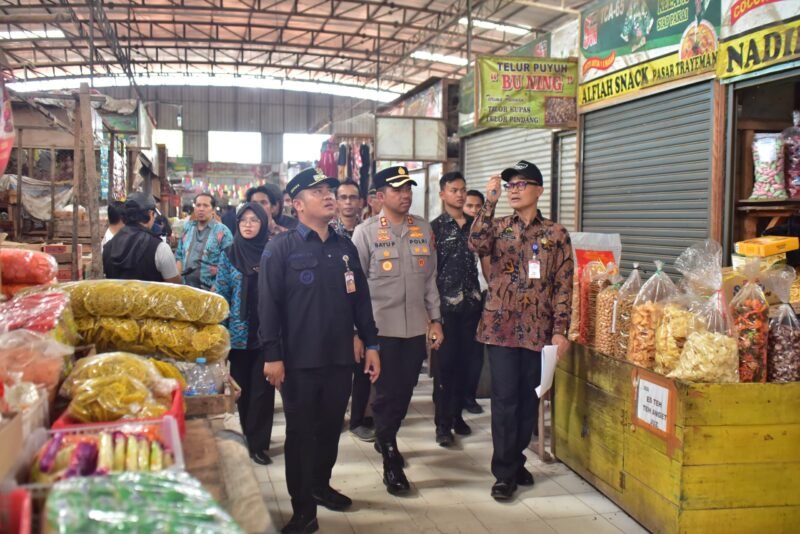 Kawal Stabilitas Harga Sembako, Bupati Tegal Turun Langsung Pantau Pasar