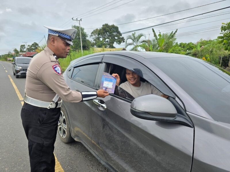Pembagian Brosur, Kamseltibcarlantas kepada Pengguna Jalan