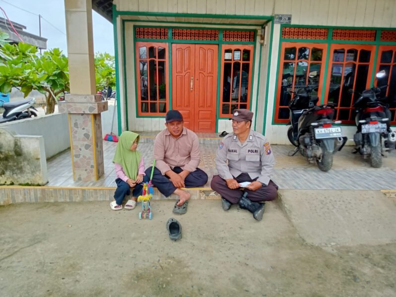 Personel Polsek Kahayan Kuala menyampaikan pesan Kamtibmas, dan Himbauan kamtibmas dan mendukung Program pemerintah terkait ketahanan pangan