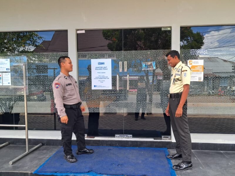Kanit Binkamsa Sat Binmas Polres Pulang Pisau Sambangi kantor Bank BRI
