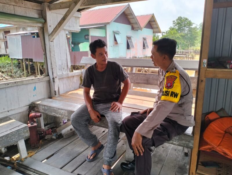 Sat Binmas Polres Pulang Pisau Melaksanakan Kegiatan Polisi RW