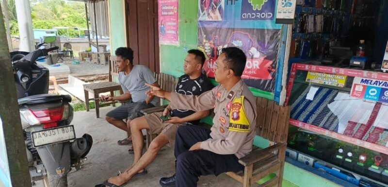 Sampaikan Imbauan Kamtibmas Kepada Masyarakat oleh Personel Polsek Maliku