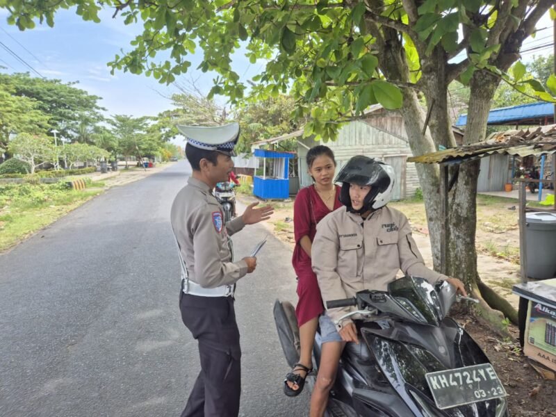 Satlantas Polres Pulang Pisau Berikan Teguran Humanis kepada Pelanggar Lalu Lintas